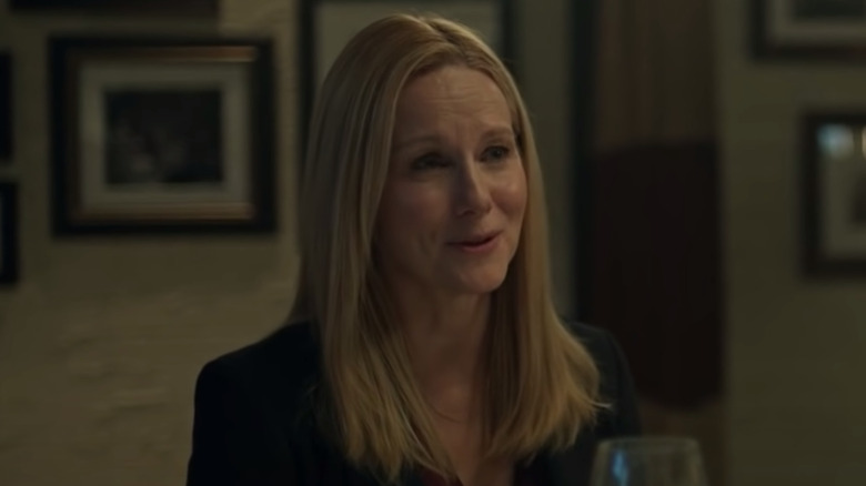 Laura Linney in restaurant