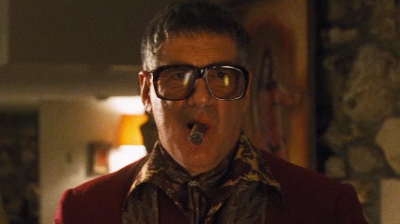 Reuben smokes in Ocean's Eleven