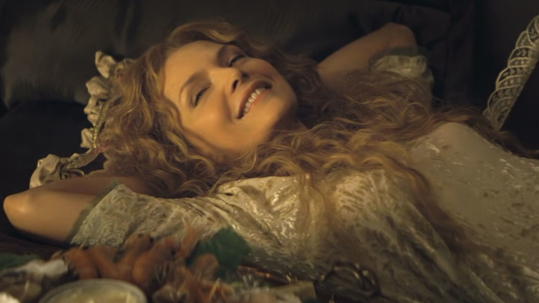 Léa de Lonval lying down and laughing