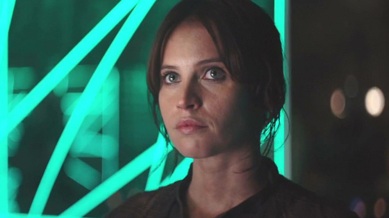 Jyn Erso looks up