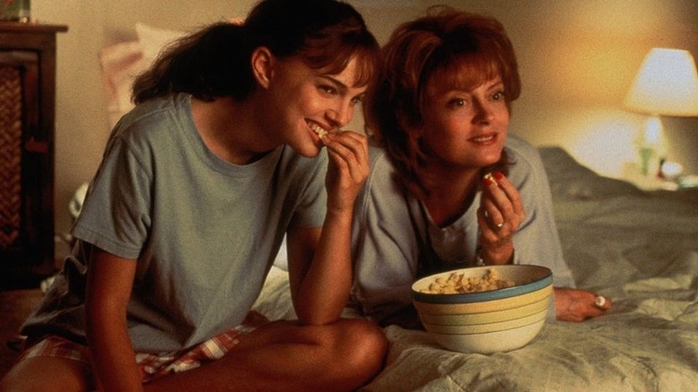 Portman and Susan Sarandon eating popcorn on bed