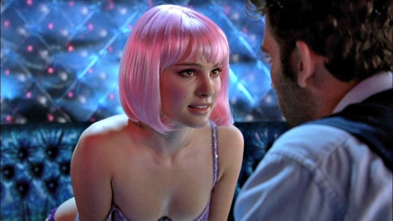 Portman in pink wig talking with Owen in strip club