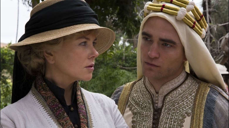 Nicole Kidman Robert Pattinson look at each other