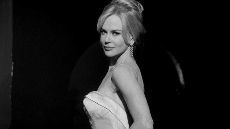 Kidman looks over shoulder