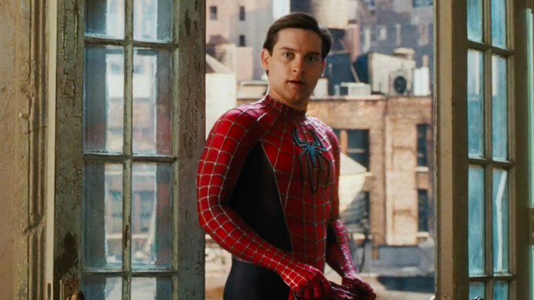 Toby Maguire's Peter Parker dons his mask in Spider-Man 3