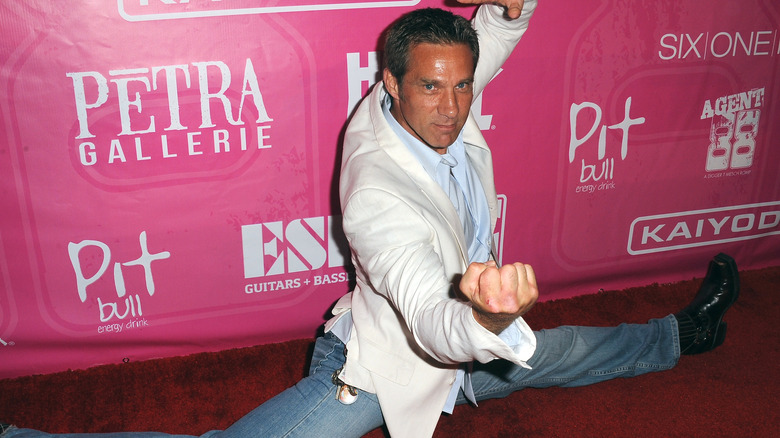 Gary Daniels doing the splits