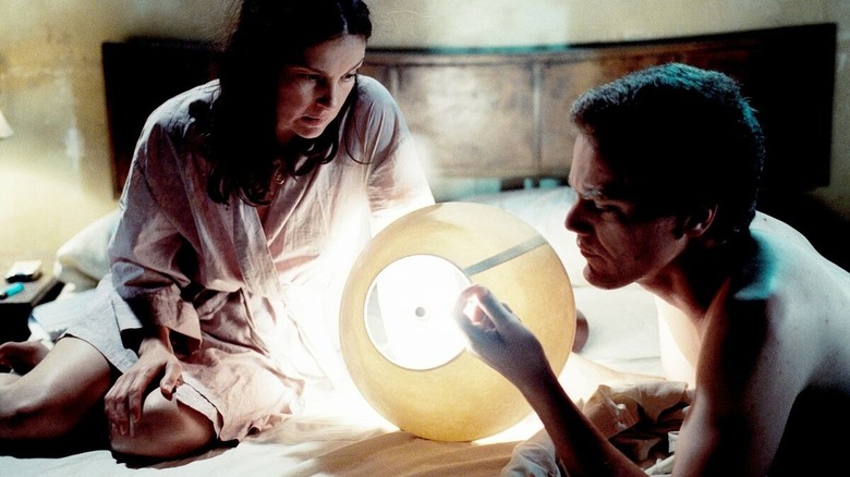 Ashley Judd and Michael Shannon chatting at night