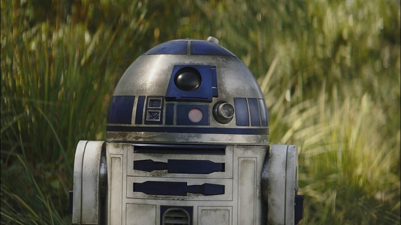 R2-D2 among grass on Ossus