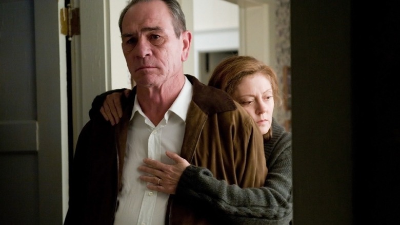 Joan hugs Frank in "In the Valley of Elah" (2007)