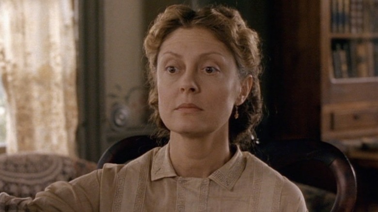 Abigail March raises her eyebrows in "Little Women" (1994)