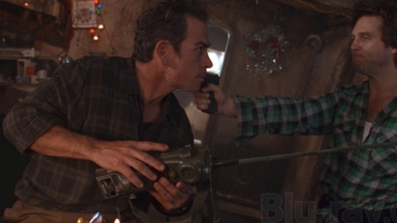 Tommy Lee Jones and Jeff Bridges fight in Blown Away