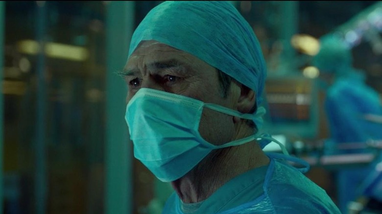 Tommy Lee Jones wears a mask in Criminal