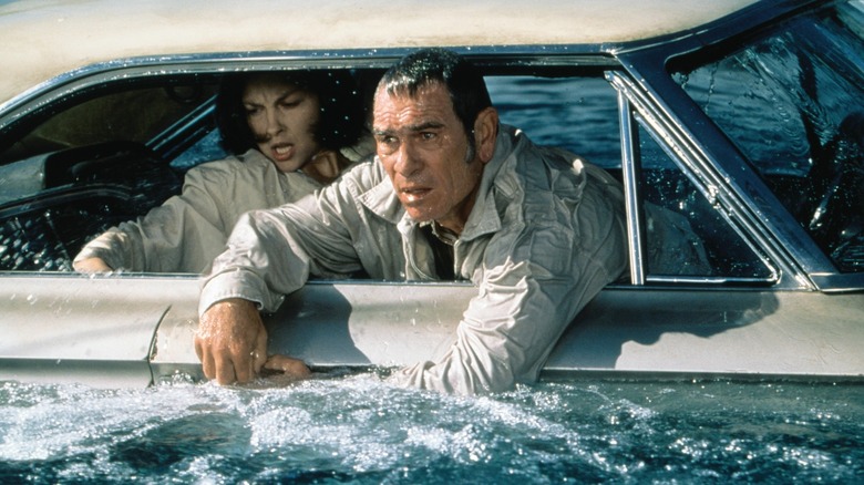 Ashley Judd and Tommy Lee Jones swim in Double Jeopardy