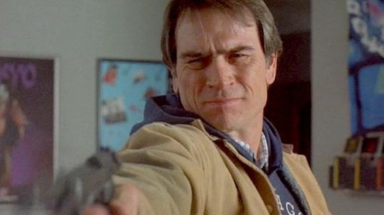 Tommy Lee Jones fires in The Package