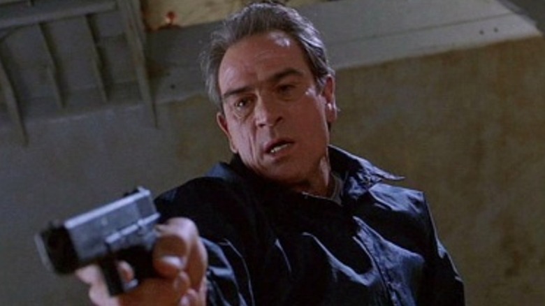 Sam Gerard aims in "U.S. Marshals" (1998)