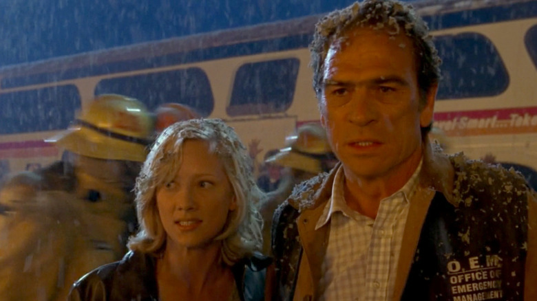 Anne Heche and Tommy Lee Jones in Volcano