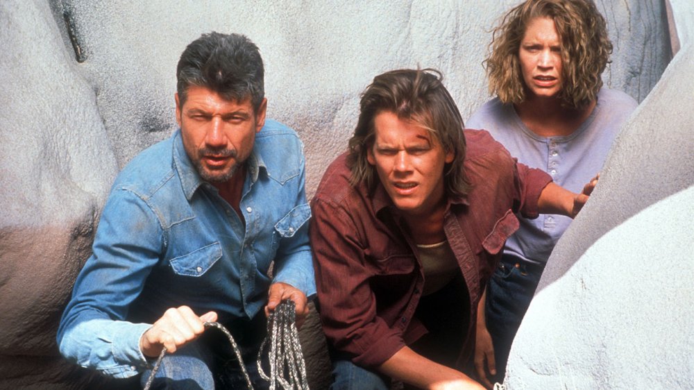 Kevin Bacon and Fred Ward and Finn Carter in Tremors