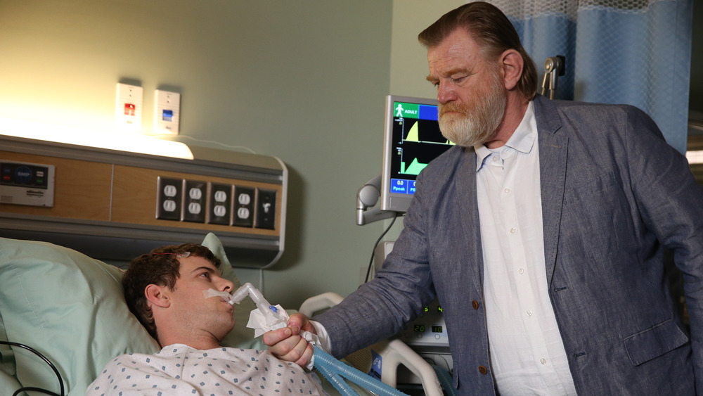 Mr. Mercedes, Bill holds Brady's breathing tube