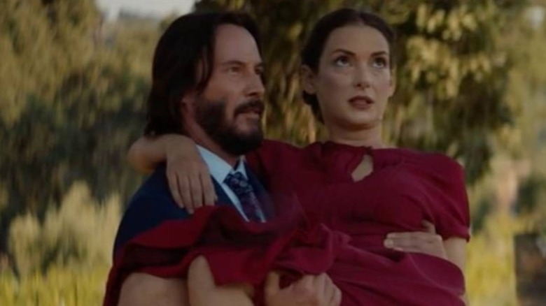 Keanu Reeves holds Winona Ryder