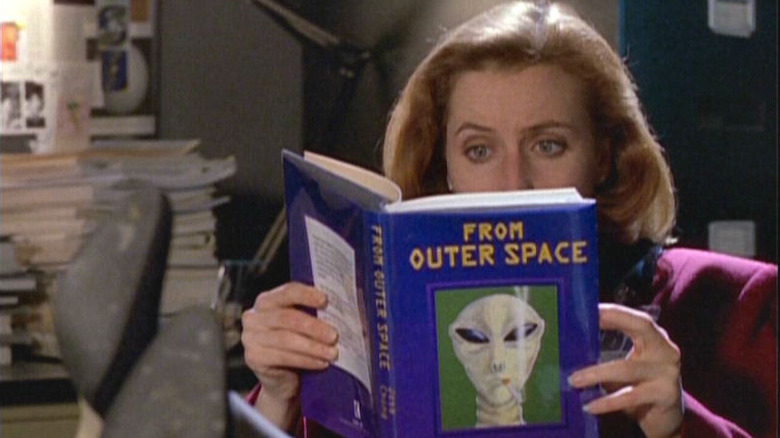 Scully reading a book about aliens