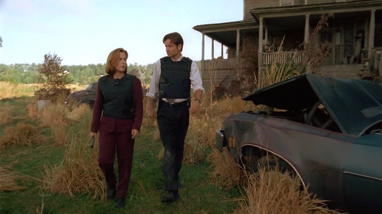 Scully and Mulder at the Peacock's farm 