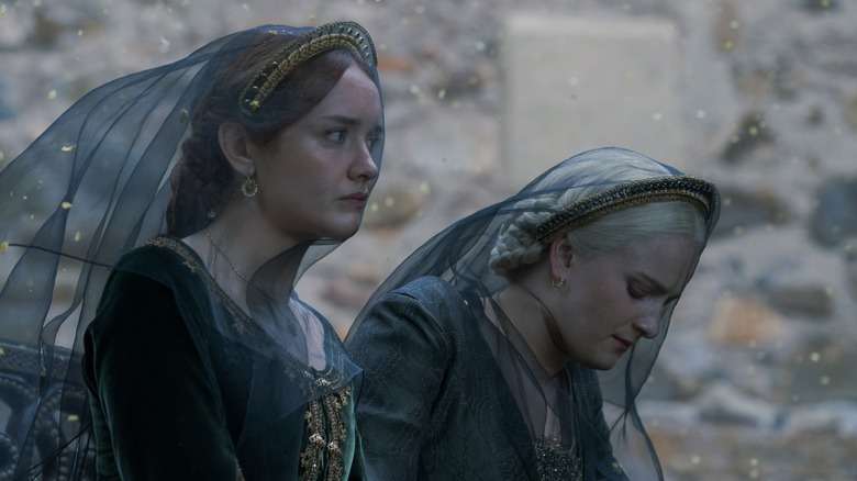 Alicent and Helaena wearing veils