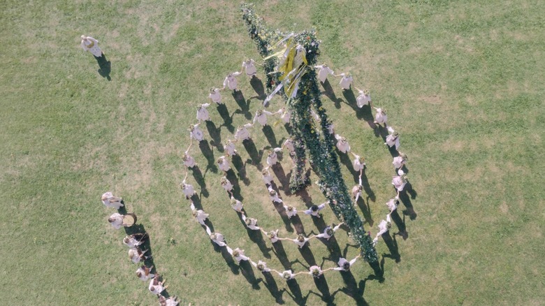 People in circle formation from birds' eye view