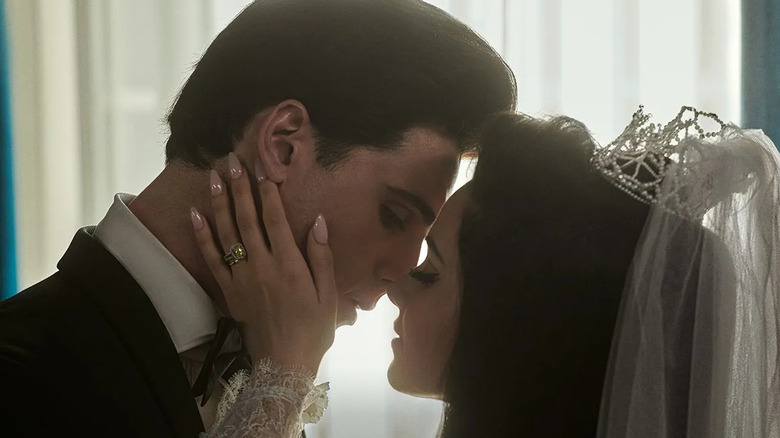 Elvis and Priscilla wedding kiss