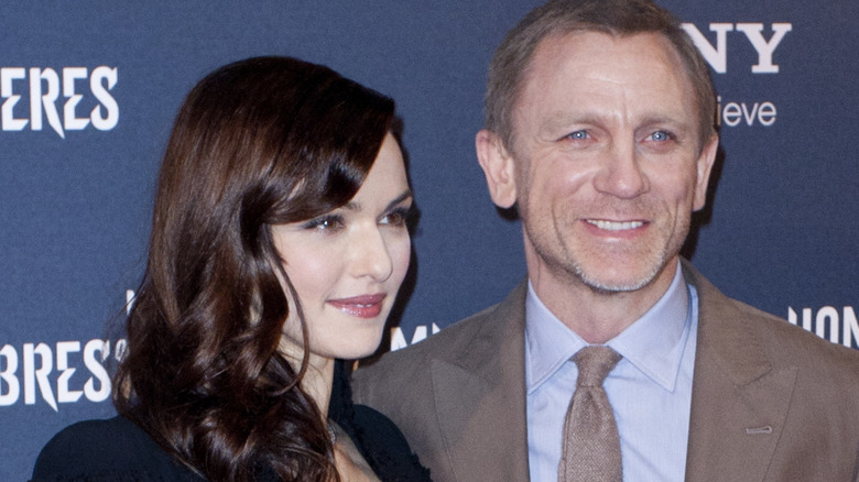 Daniel Craig holding Rachel Weisz red carpet