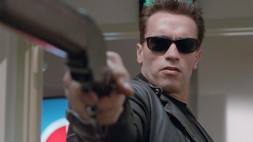 T-800 aiming gun