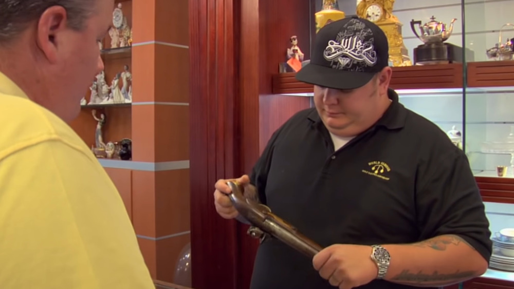 Hoss examining gun