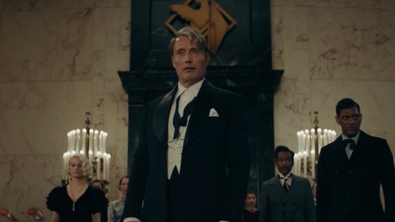 Mads Mikkelson appears as Grindelwald