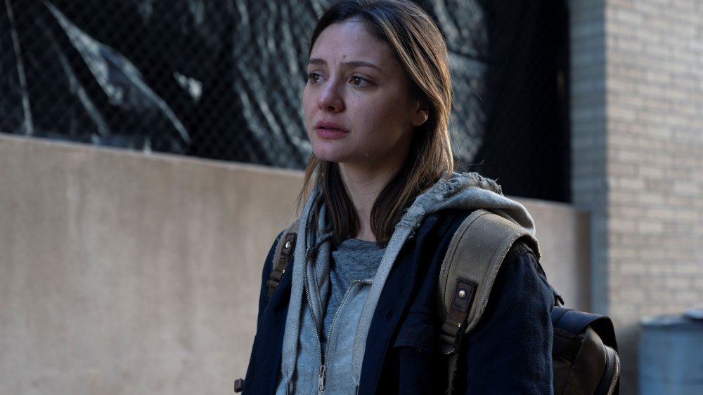 Sherry (Christine Evangelista) spots Dwight on Fear the Walking Dead