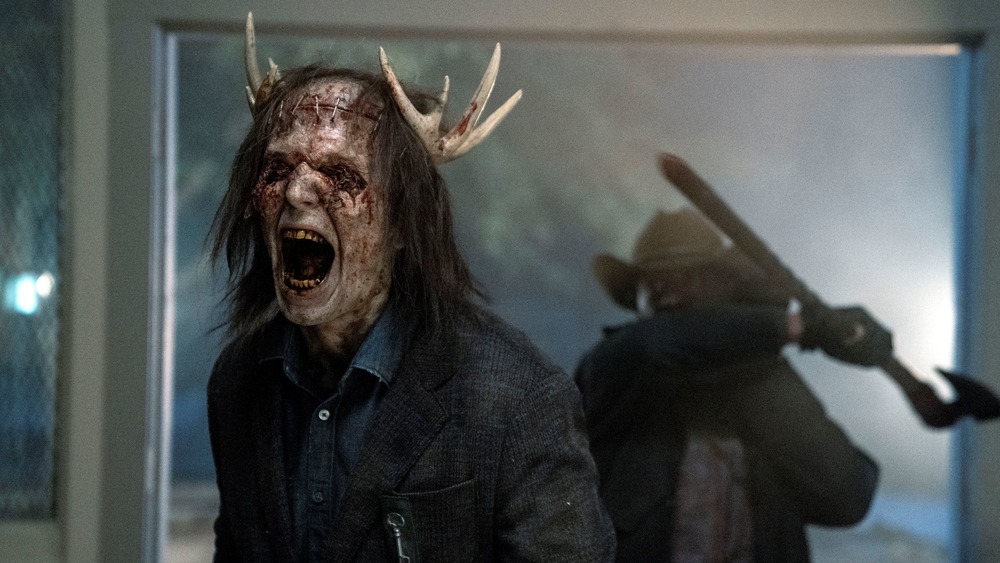 A walker with antlers is attacked on Fear the Walking Dead