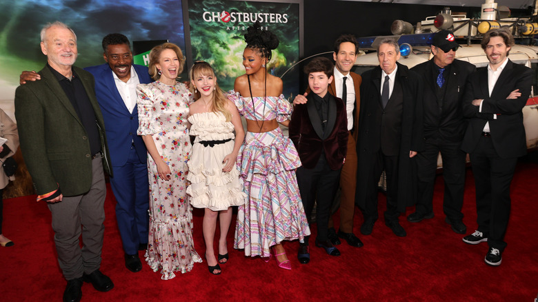 Cast of Ghostbusters: Afterlife standing together