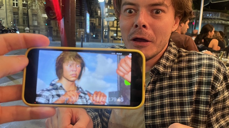 Charlie Heaton emulating animation of himself