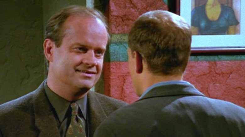 Frasier and Woody chat in a bar