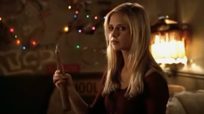 Buffy Summers weilds a stake