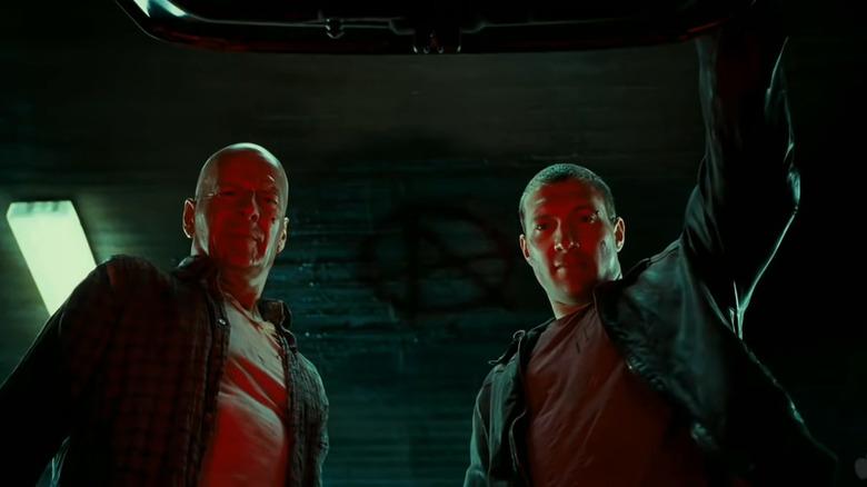 Bruce Willis and Jai Courtney look in trunk