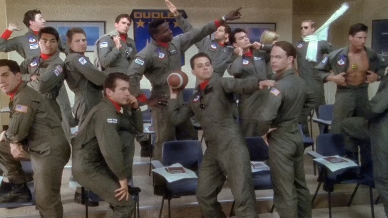 The pilots pose for the camera in "Hot Shots!" (1991)