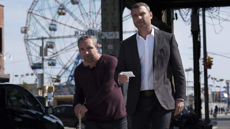 Eddie Marsan and Liev Schreiber standing together