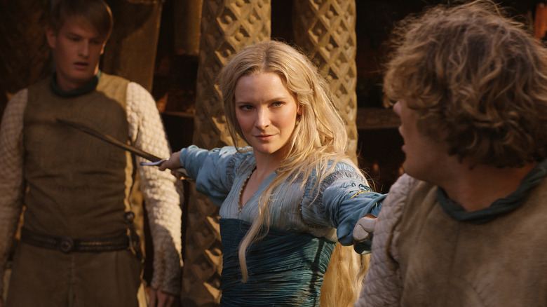 Galadriel teaches young soldiers