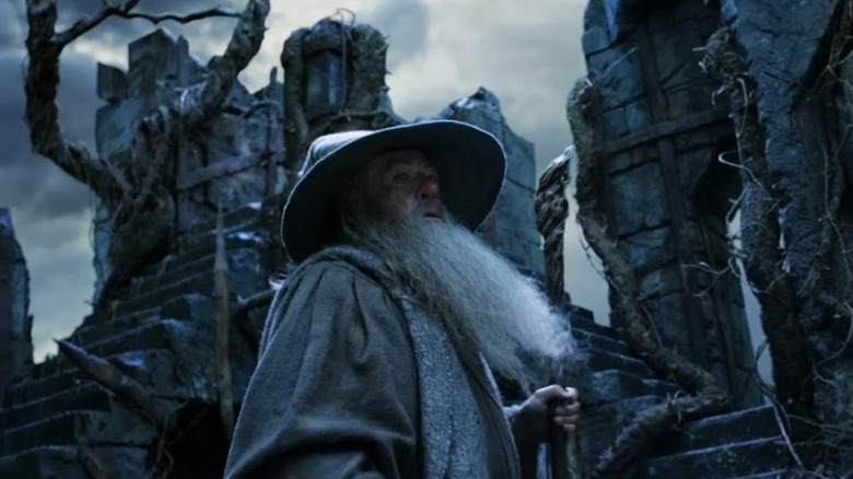 Gandalf arrives at Dol Gurdur
