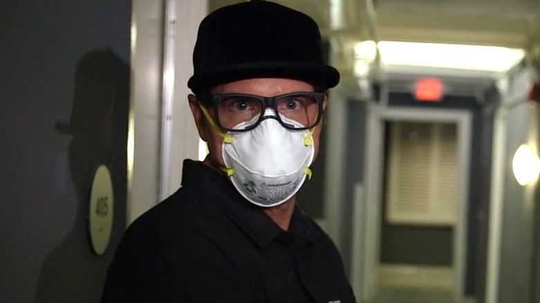 Zak Bagans wearing medical mask in hotel hallway