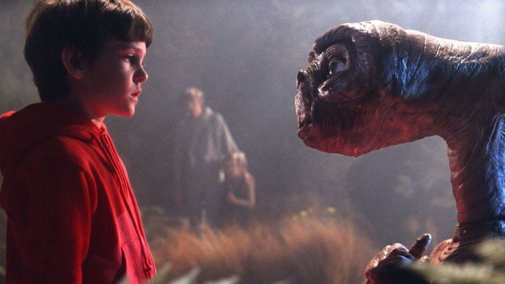 E.T. and Henry Thomas as Elliott