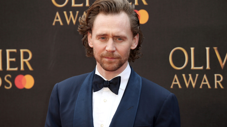 Tom Hiddleston posing at Olivier Awards