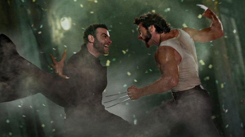 Sabretooth fighting Wolverine