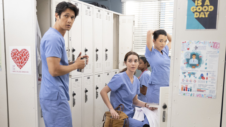 New Grey's interns in locker room