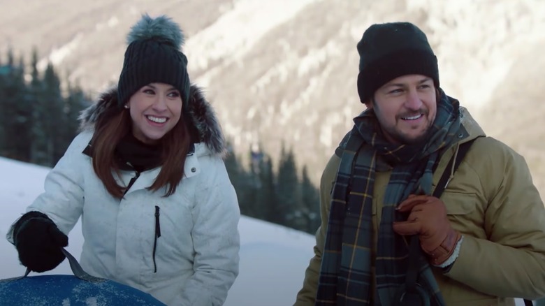 Lacey Chabert holding a snow tube