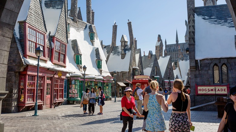 Hogsmeade Universal Studios attraction